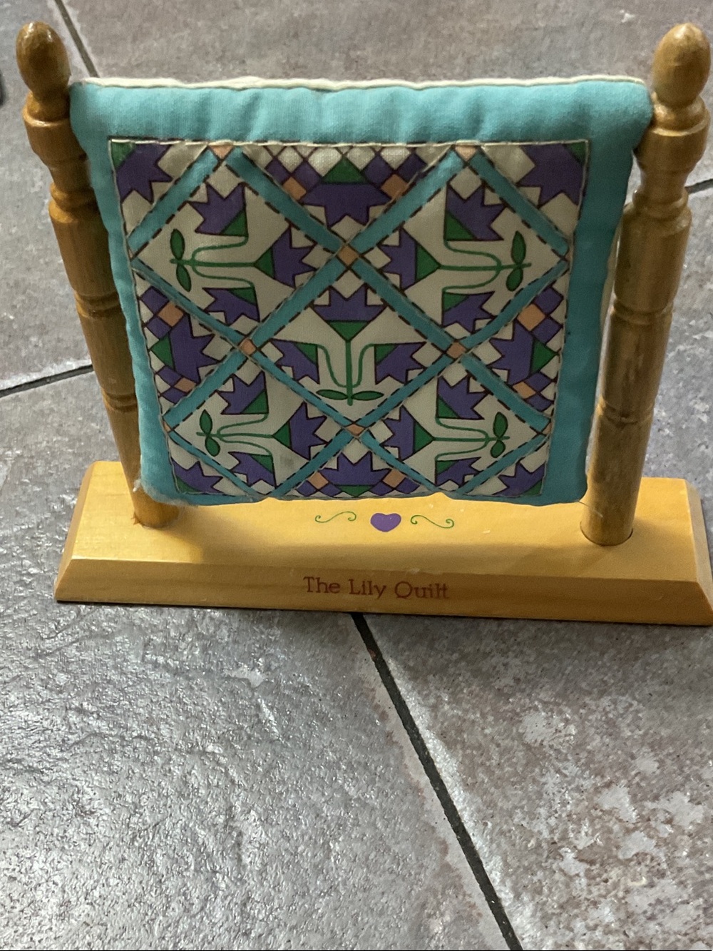 Enesco Small Decorative Lily Quilt Display in Turquoise, Purple, Green, Yellow